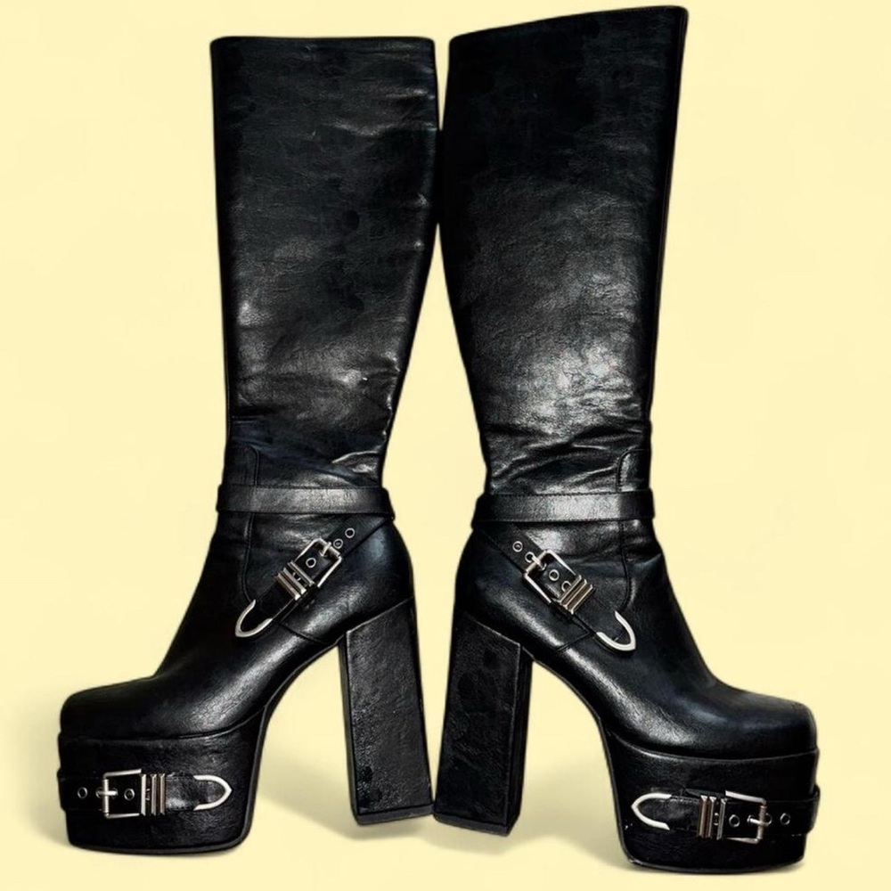 Black Heeled Boots with Chunky Heels and Buckle Details Lamoda